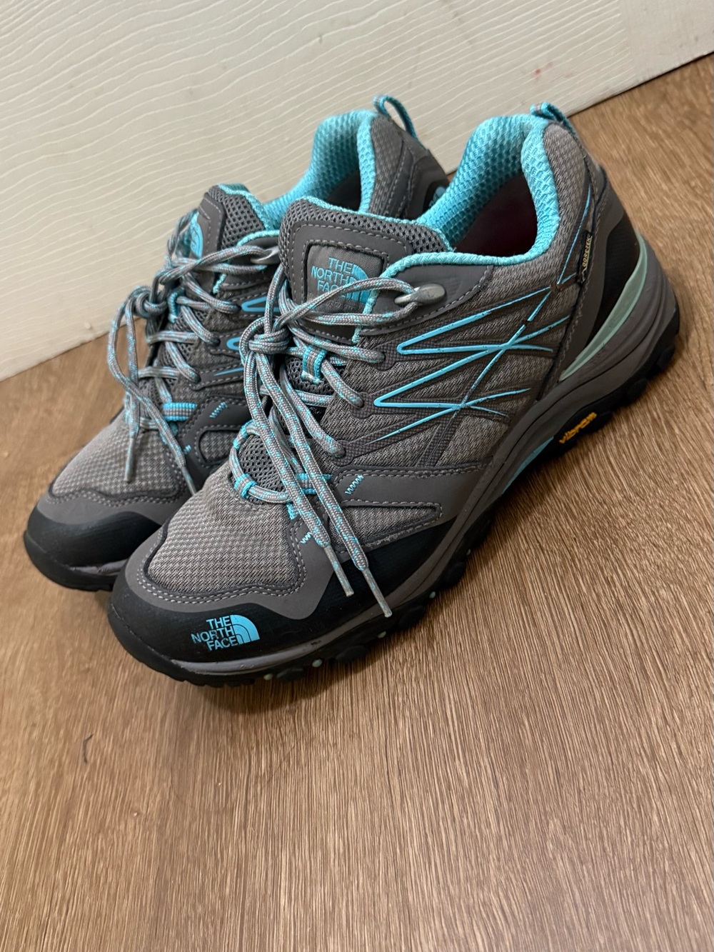Women’s The North Face Gore-Tex Trail-Running Shoes Women’s Size 9.5